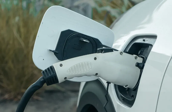 Berapa lama masa yang diperlukan untuk mengecas Tesla?